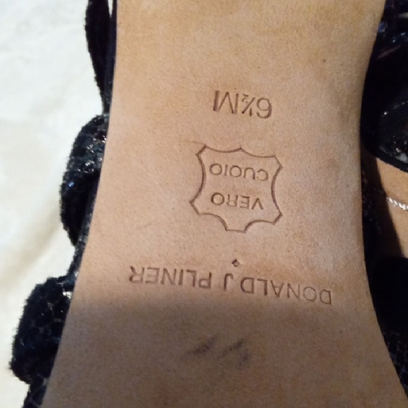 Donald J. Pliner Elegant Black Heels - Picture 8 of 8